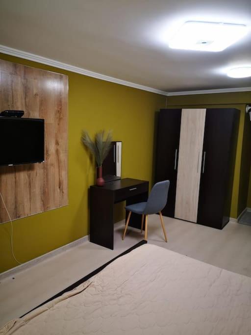 Студиото Е Партер От Жилищна Сграда. Топ Център. Apartment Varna Bagian luar foto